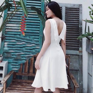 Đầm trắng xẻ lưng (kèm hình thật)