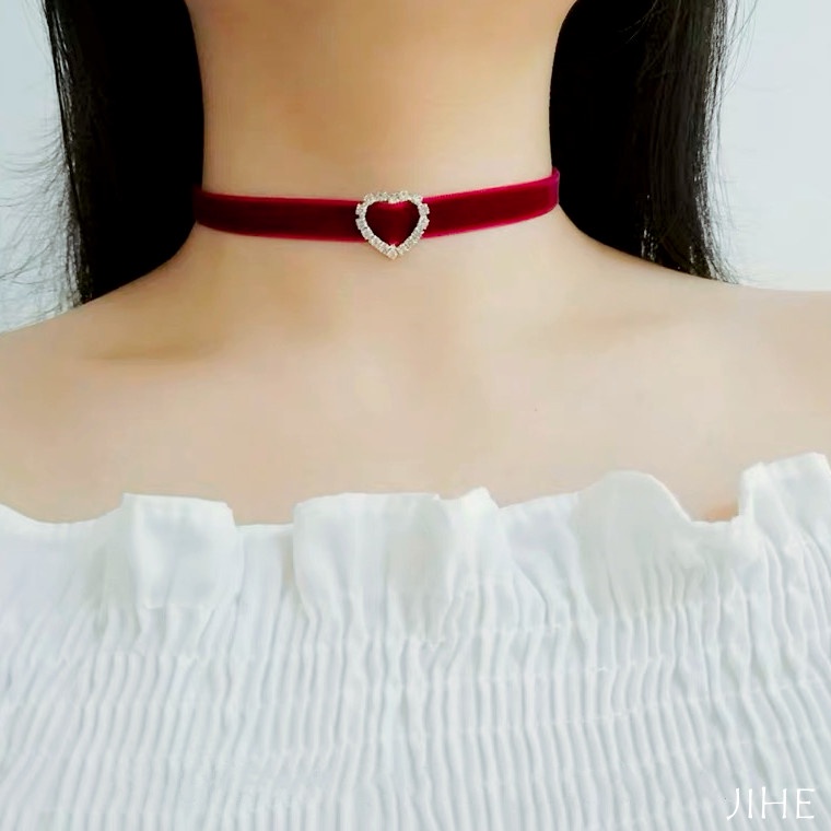 Vòng Cổ Choker Mặt Trái Tim Đính Đá Sang Trọng