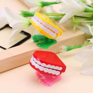 Đồ Chơi Răng Nhảy Lên Dây Cót