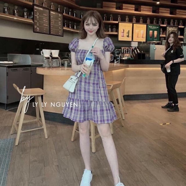 Váy đuôi cá caro cổ vuông