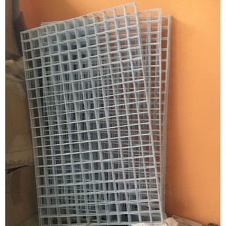 Lưới Sắt 5 Tấm Treo Phụ Kiện SHOP Gồm  Tấm 50x100Cm và , còn mầu đen .