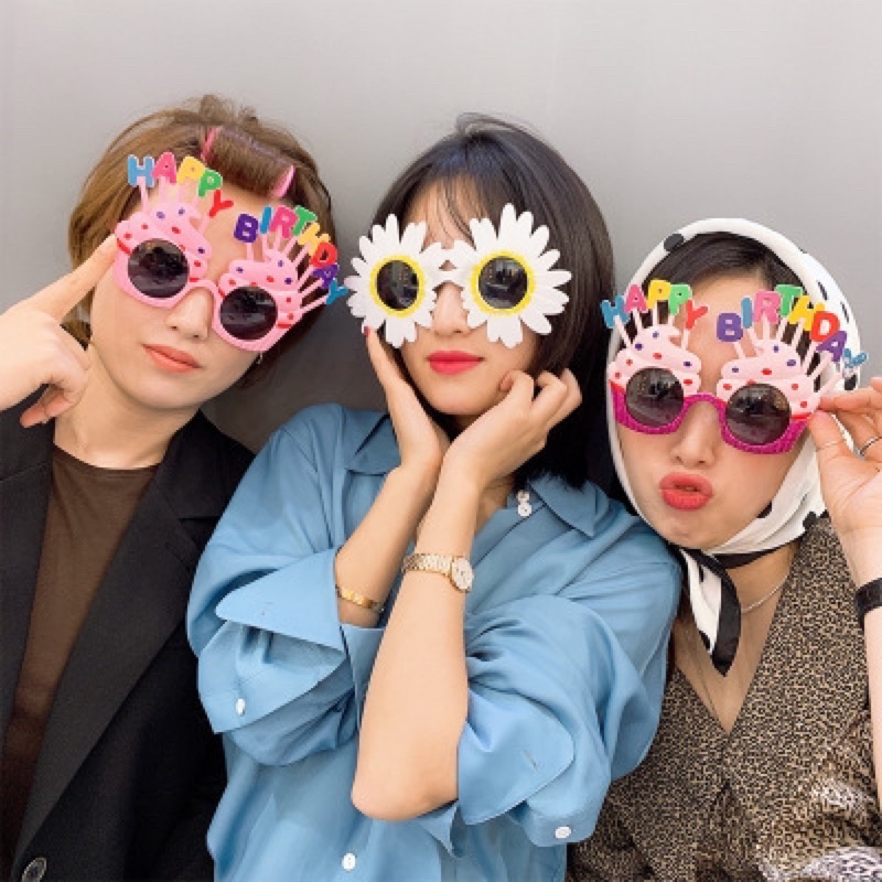 Kính nhựa sinh nhật happy birthday hoa cúc cute dễ thương