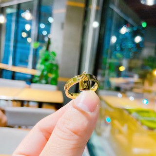 Nhẩn titan Lv mạ vàng ko đen - siêu hot