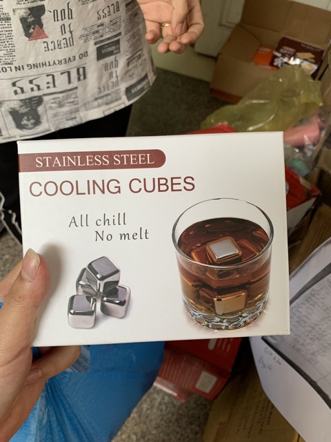 Đá lạnh inox không tan Cooling cubes hộp 8 viên kèm 1 gắp