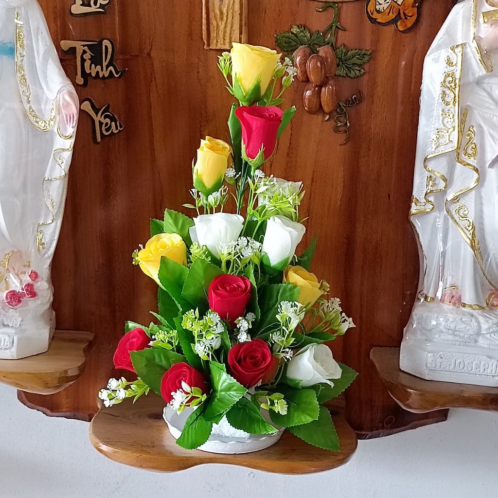Bình hoa hồng vải có nhiều màu 26cm trang trí không gian phòng khách hoặc bàn thờ gia đình