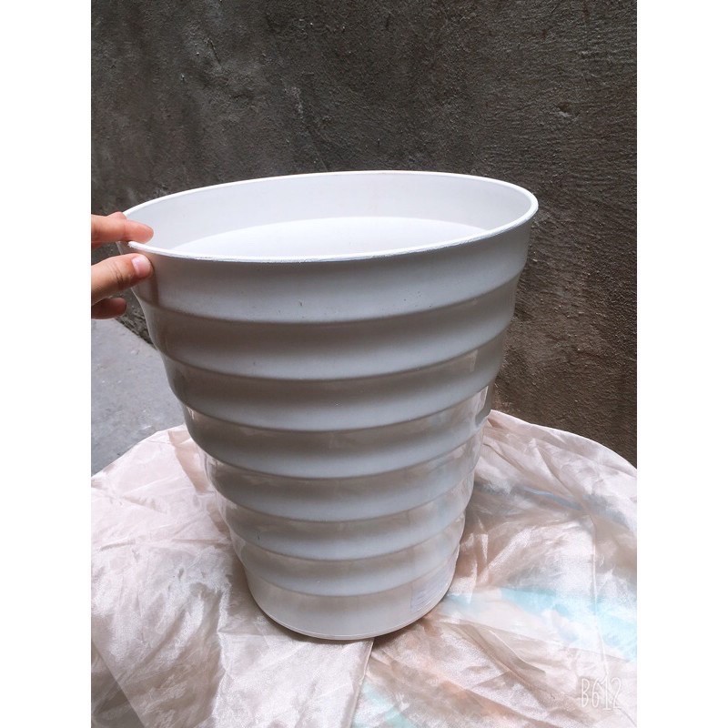Chậu nhựa tròn xoắn trồng cây thật ,cây giả