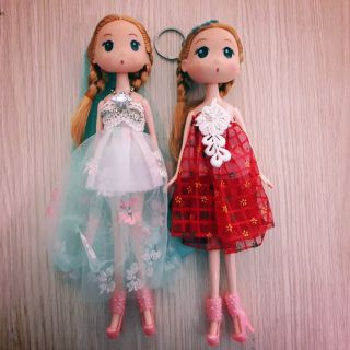 Búp bê với trang phục tự do