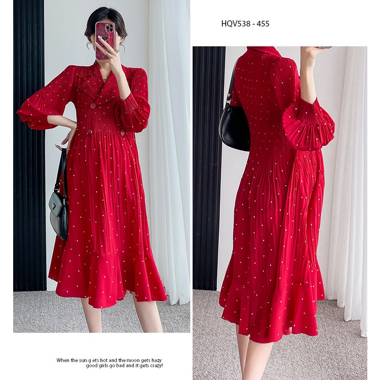 Young Mom | Đầm bầu HQV375 có 2 màu Đỏ và Đen, chất liệu cát Hàn dập ly form dáng maxi, hàng nhập Quảng Châu