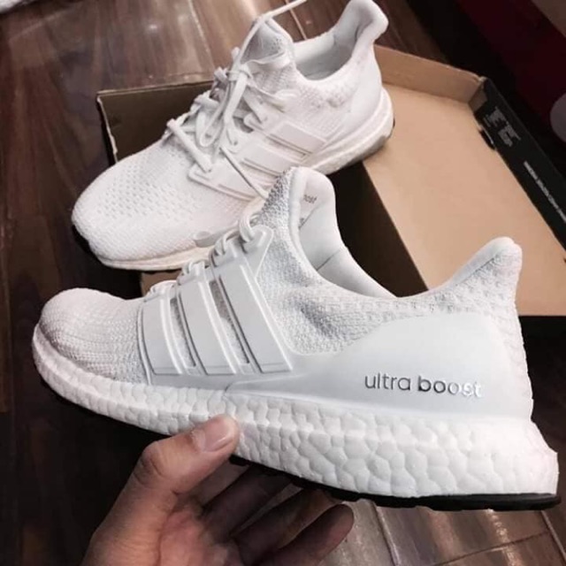 Ultra boots trắng