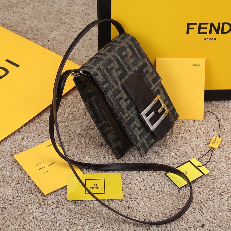 Túi đeo chéo mini hoạ tiết chữ phong cách retro Fendi da thật cao cấp