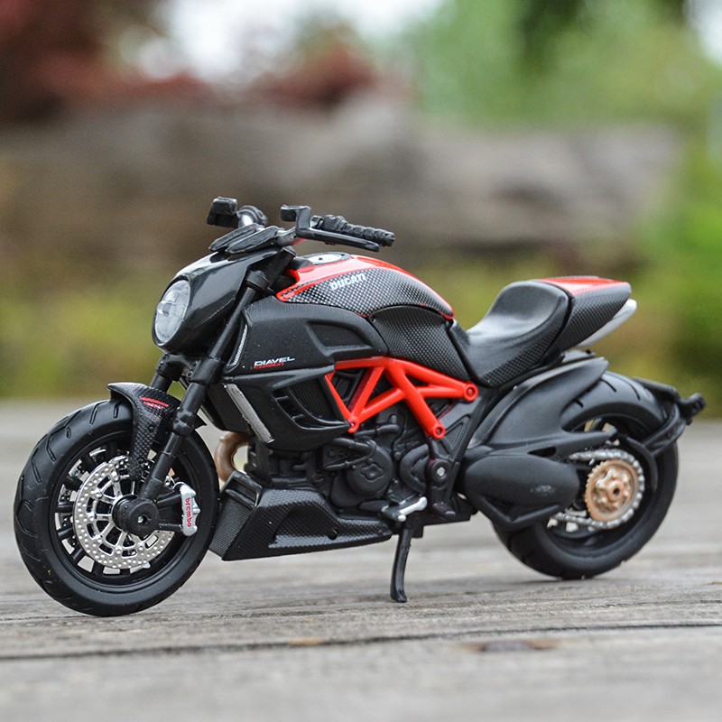 Maisto 1:18 Ducati Diavel Carbon Die Cast Đồ chơi mô hình tĩnh mô tô sưu tầm