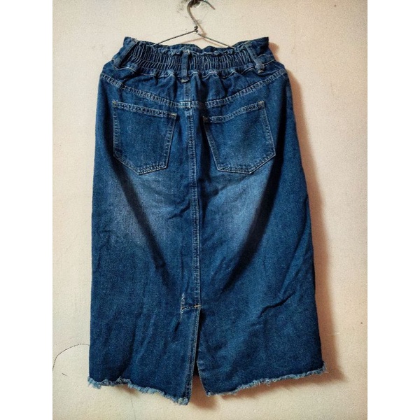 Thanh lý chân váy jean thêu hoa