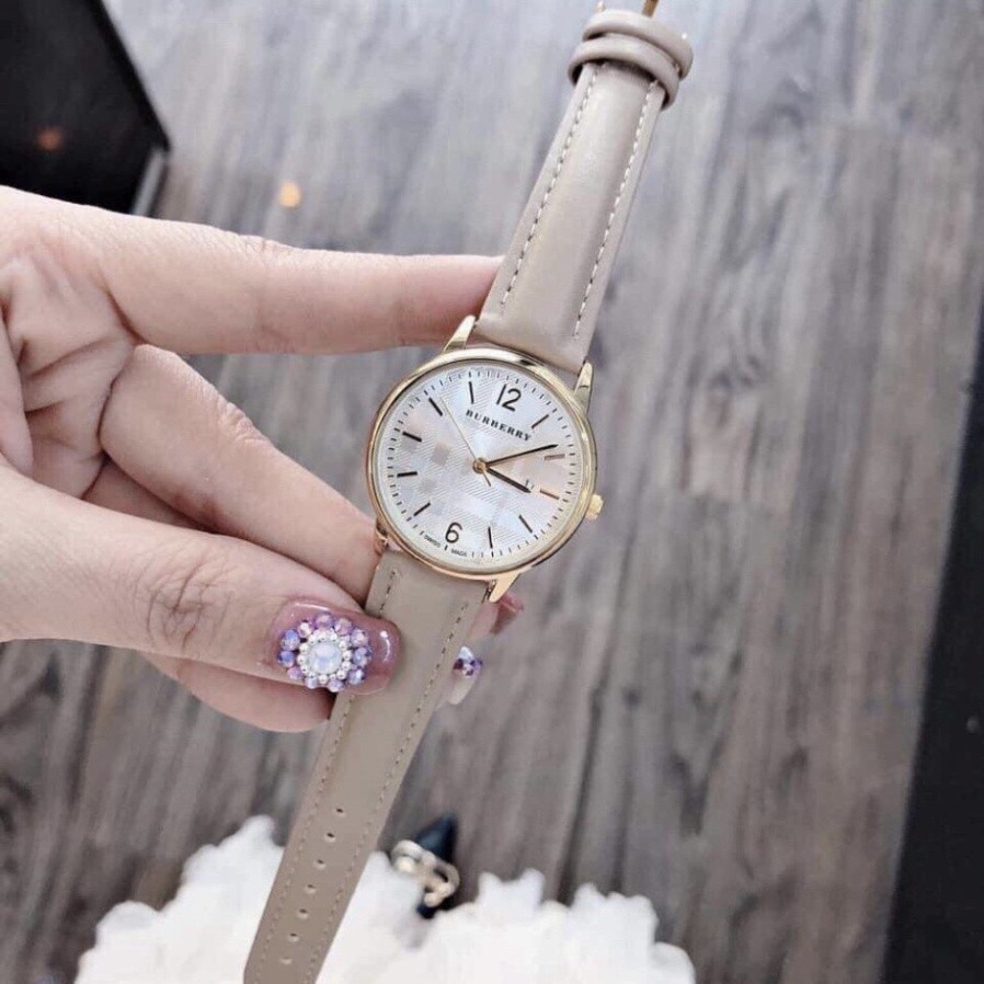 Đồng hồ nữ burberry dây da mềm, thẻ bảo hành 12 tháng. mẫu mới nhất 2021