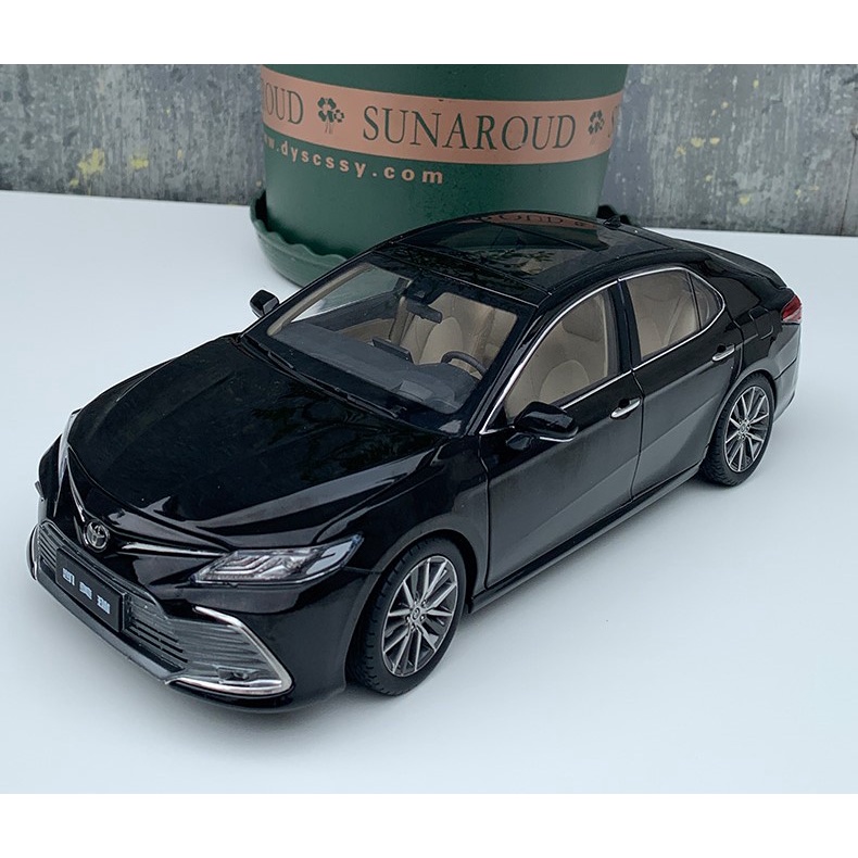 Mô hình Toyota Camry 2022 tỉ lệ 1:18