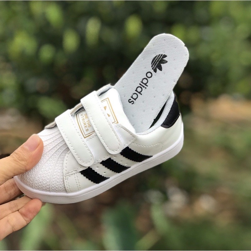 Giầy thể thao QCCC full box cho bé trai và bé gái Ba sọc Babybees 001 (sz21-sz36) bé đi êm chân có quai dán tiện lợi
