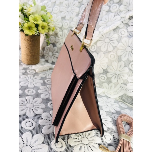 Túi công sở Bandolini trưng bày thanh lý