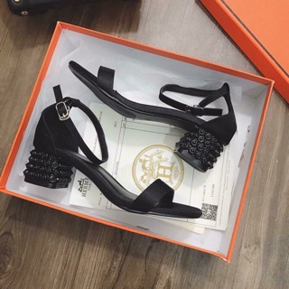 Sandal gót hoa CnK
