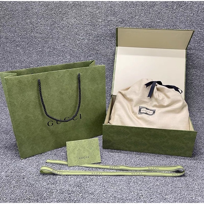 Túi giấy hộp và ruy băng hãng Gucci để đựng quà và Custom