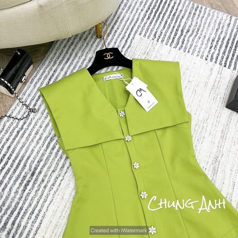 Áo sơ mi cổ vuông kaki chun khuy hoa