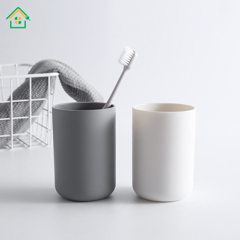Cốc đánh răng chất liệu nhựa đơn giản tiện dụng