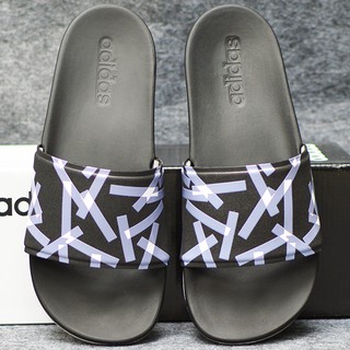 DÉP ADIDAS CLOUDFOAM PLUS GRAPHIC MÀU ĐEN ĐẾ XÁM
