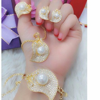 Bộ trang sức đính ngọc trai