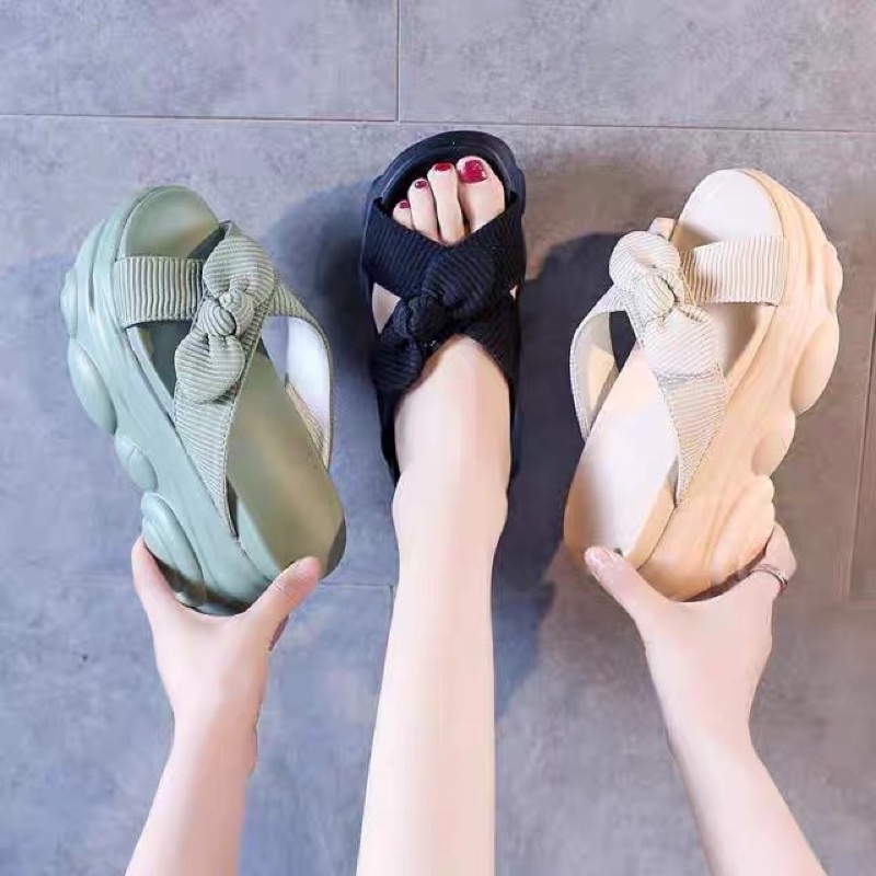 Dép nữ đế bự quai chéo