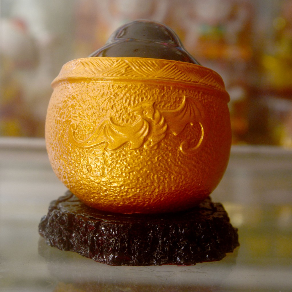 Tượng Ngài Di Lặc tròn đen