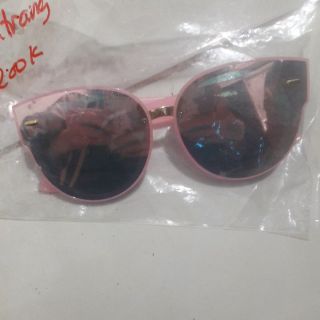 Kính gucci hồng