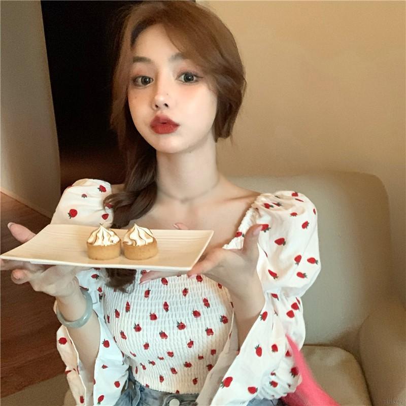 Áo kiểu cổ vuông tay dài họa tiết dâu phong cách thời trang | BigBuy360 - bigbuy360.vn