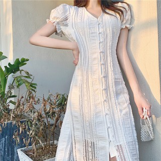 Đầm ren dài cổ V nữ tính
