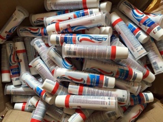 Kem đánh răng Aquafresh của Nga