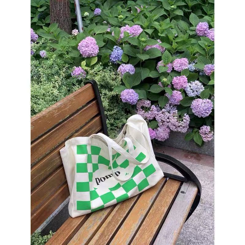 Túi xách canvas size lớn màu sắc tương phản phong cách Hàn Quốc