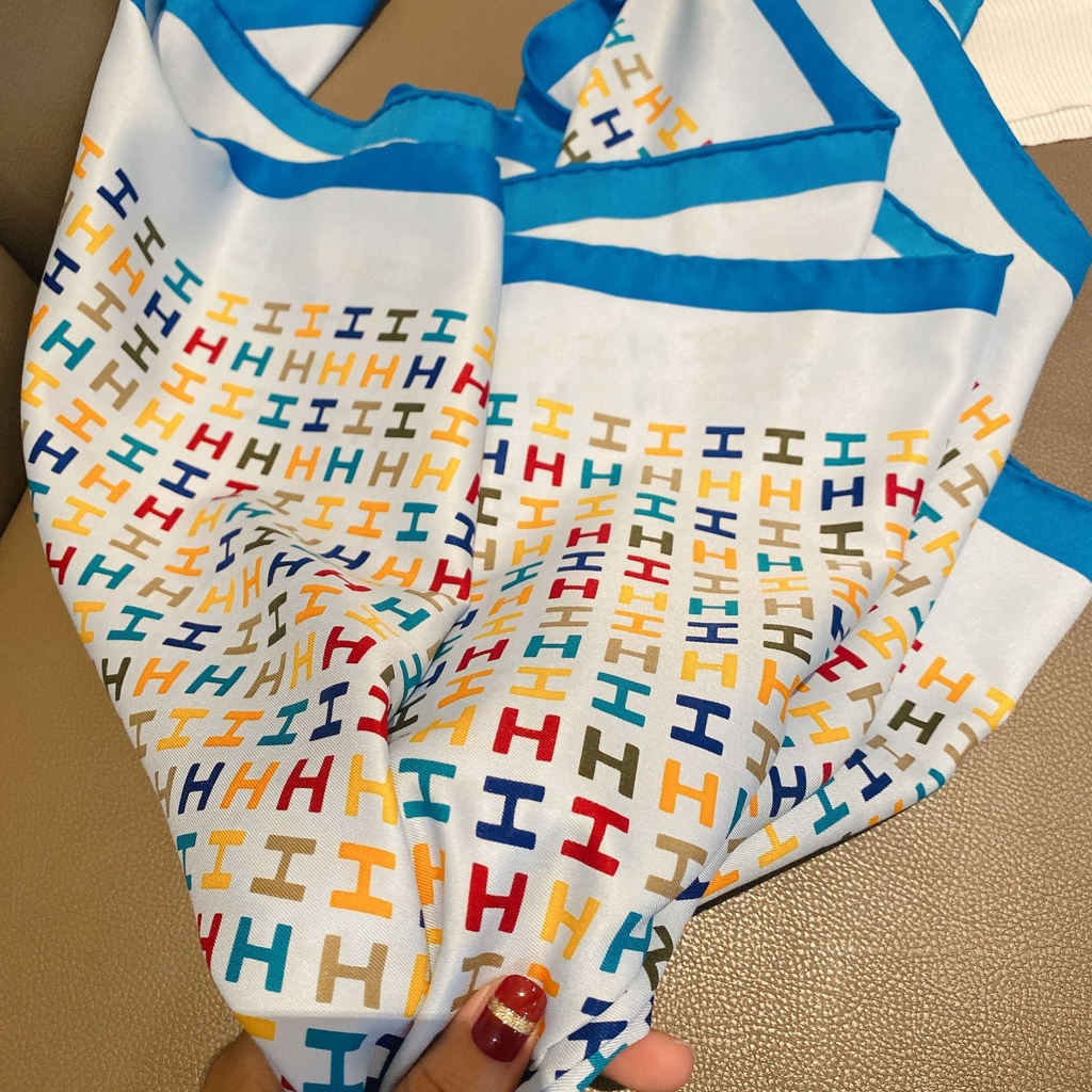 Khăn Choàng Vuông 90x90cm In Chữ Thời Trang Cho Nữ Giới