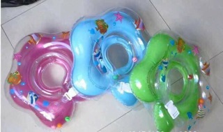Phao đỡ cổ cho bé