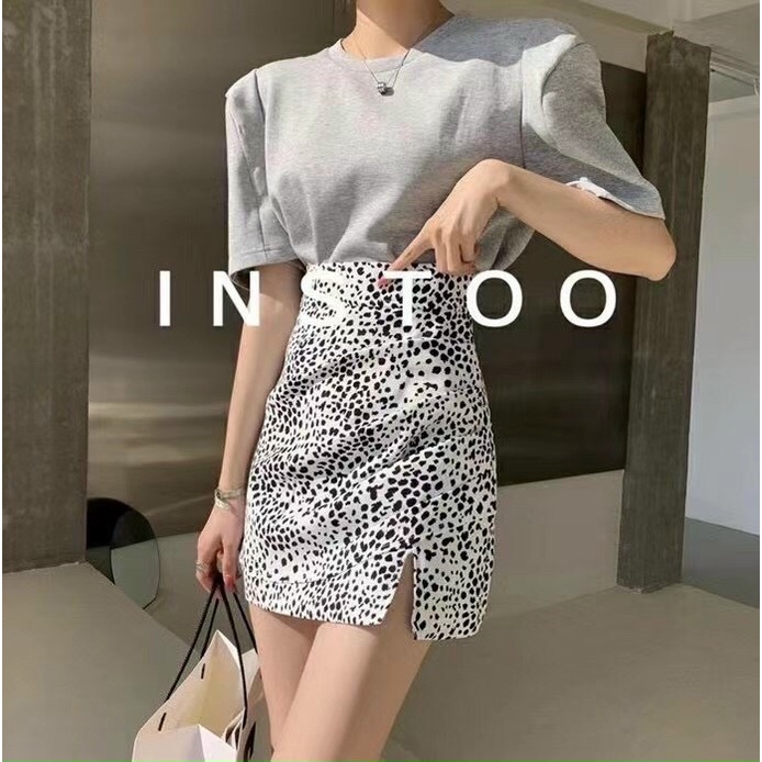 Chân váy họa tiết báo xinh, sang, xịn