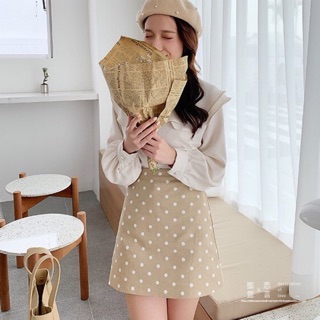 Chân váy chấm bi
