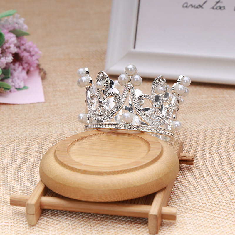 1 Cây cắm trang trí bánh kem hình vương miện đính ngọc trai giả