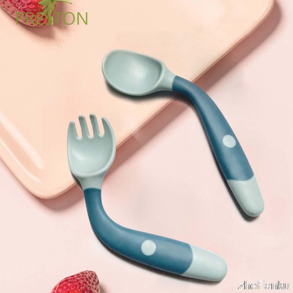 Set muỗng và nĩa silicone mềm uốn cong được dành cho bé tập ăn