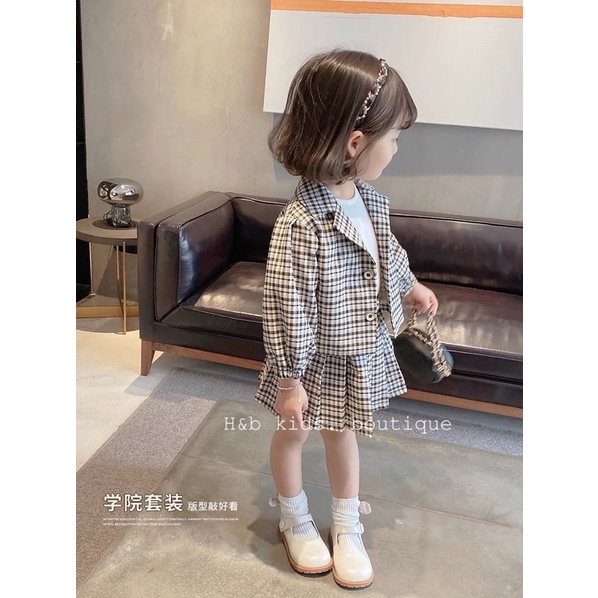 Set vest thô kẻ 3 chi tiết cho bé gái