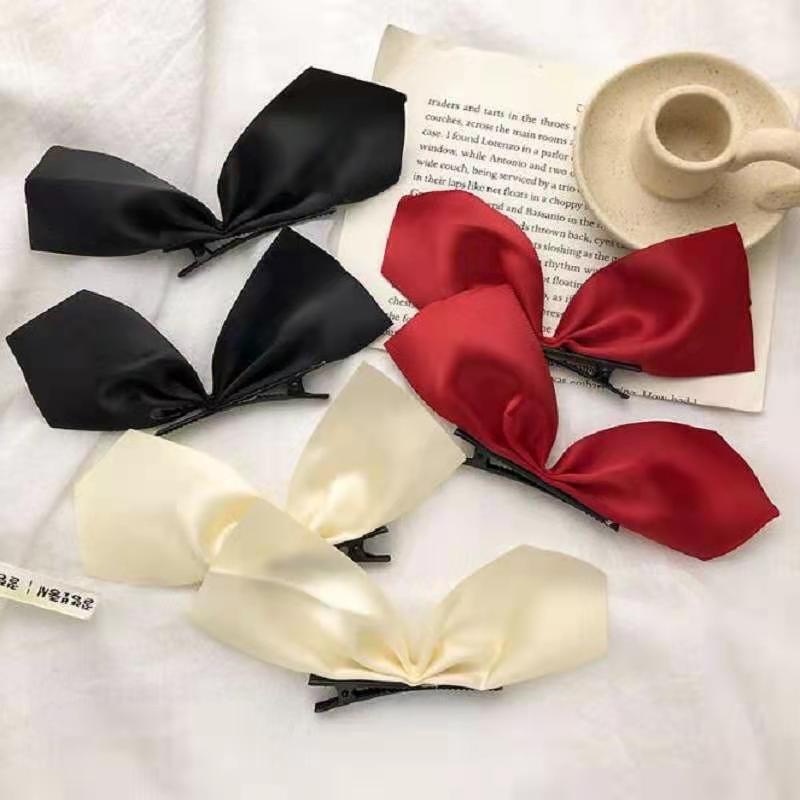 We Flower Set 2 Kẹp Tóc Nơ Vải Lụa Màu Trắng / Đen Phong Cách Hàn Quốc Dễ Thương Dành Cho Nữ