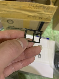 khay sim điện thoại sámung j730(j7pro)