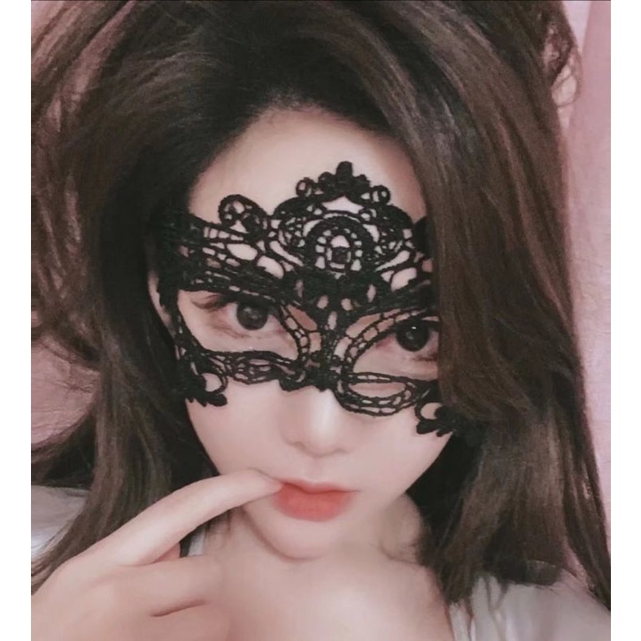 Mặt nạ ren hóa trang