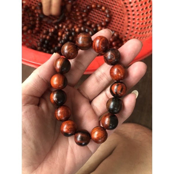 vòng gỗ trắc đỏ đen loại đẹp size từ 10 đến 16 li