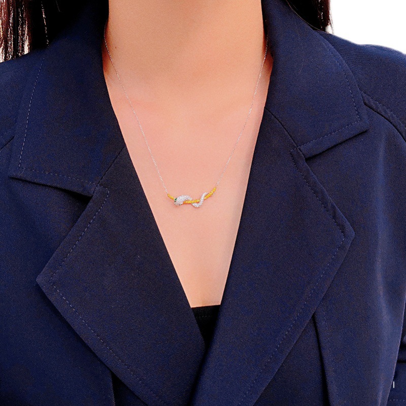Vòng cổ choker đính đá nhân tạo hình con rắn màu vàng sang trọng
