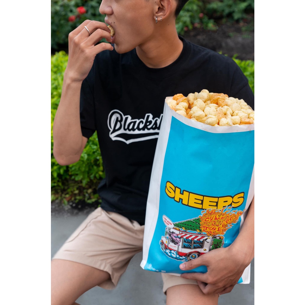Áo thun Tay Ngắn BLACKSHEEPS aka ATHLETIC LOGO OVERSIZED SS TEE - BLACK