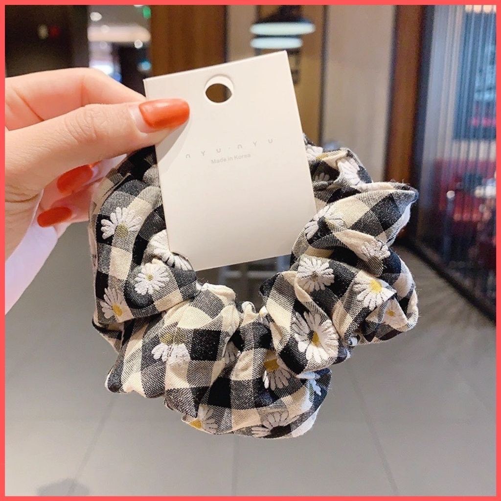 Dây cột tóc Scrunchies Hoa Cúc Caro, Chất Vải mềm mịn, Nhiều màu sắc tươi tắn dễ thương