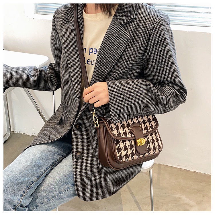 Túi xách nữ kẹp nách đeo chéo đeo vai vân caro khóa xoay phong cách Hàn Quốc Capucha T57