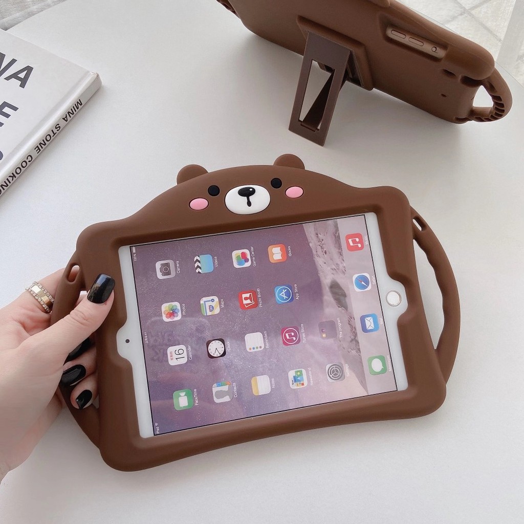 Ốp lưng silicone mềm hình gấu Brown có tay cầm cho Ipad mini 1 2 3 4 5 ipad 5/6/2017/2018/pro 9.7 10.2