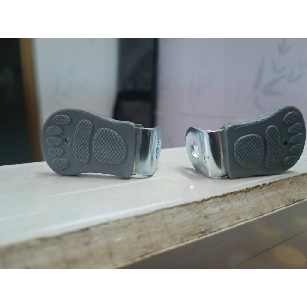 Gác chân xe đạp chữ L